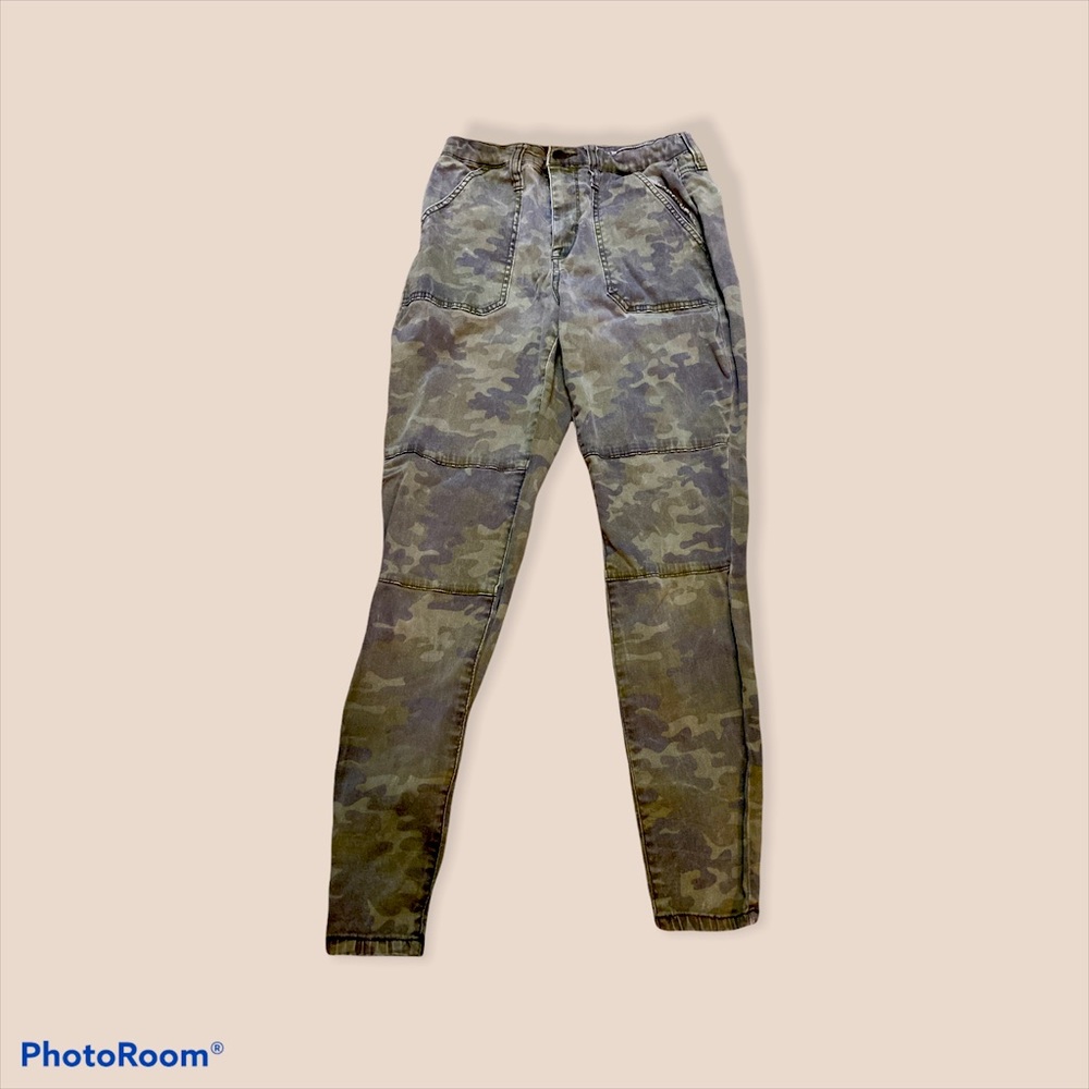 Camo Skinny Jeans with Cute Cargo Detail 💚
